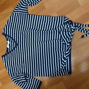 Time and Tru light sweater